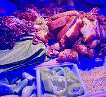 Charcoal-Grilled Crispy Pork Shank