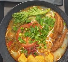 Spicy Chicken Claw with Sour Rice Noodles