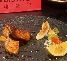 Pan-Seared Foie Gras with Red Wine Sauce and Caramelized Pineapple