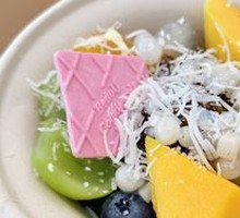 Tropical Berry Greek Yogurt Bowl