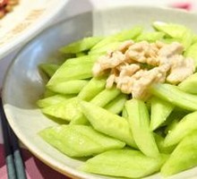 Pepper Oil Cucumber with Almonds