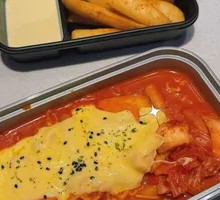 Cheese Waterfall Stir-Fried Rice Noodles