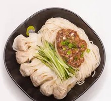 Shrimp and Mushroom Meat Sauce Wonton Noodles