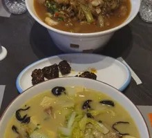 Crab Stew with Small Drinks