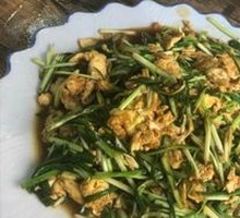 Fried Eggs with Garlic Shoots