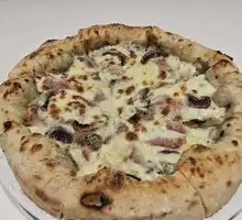 Black Truffle Mushroom Bacon Pizza