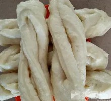 Flower-shaped steamed bun