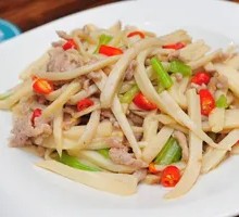 Stir-fried Pork Shreds with King Oyster Mushrooms