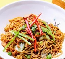 Stir-Fried Noodles with Shredded Meat