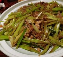 Stir-fried Celery with Rice Noodles