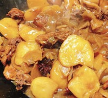 Stewed Chicken in Iron Pot