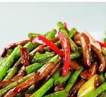 Stir-fried string beans with meat
