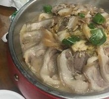 Braised Pork Knuckle with Pickled Cabbage