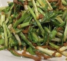 Stir-fried Pork with Garlic Greens