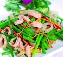 Stir-fried Pork with Garlic Shoots