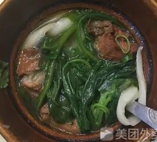 Spicy Braised Pork Ribs in Clay Pot Noodles