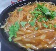 Potato Shreds and Pickled Cabbage Hot Pot