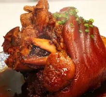 Braised Pork Elbow with Crispy Skin