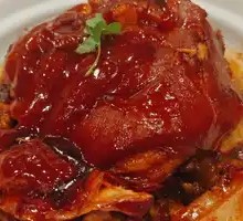 Braised Pork Knuckle in Clay Pot