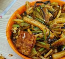 Celery Chicken Stir-Fried Rice Noodles