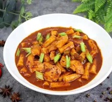 Sauce-Flavored Vegetarian Stir-Fried Rice Noodles