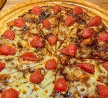 Strawberry Chocolate Pizza