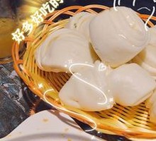Flower-shaped steamed bun