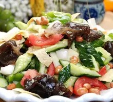 Hand-Torn Mixed Salad