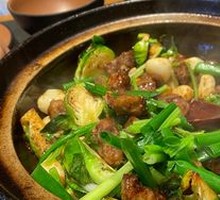 Black Pepper Beef Cubes with Baby Kale