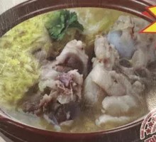 Sour Cabbage Bone Pot