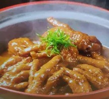 Braised Chicken Feet with Taro in Yellow Sauce