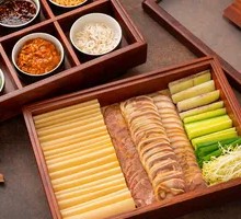 Traditional Smoked and Braised Meat with Small Pancakes