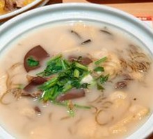 Fragrant Duck Blood and Noodles
