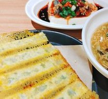 Meat and Three Fresh Ingredients Pan-Fried Dumplings