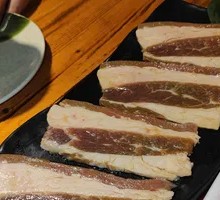 Charcoal-grilled pork belly