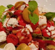 Tomato Mozzarella Salad