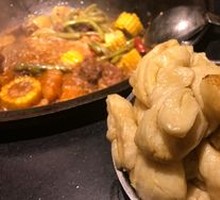 Flower-shaped steamed bun