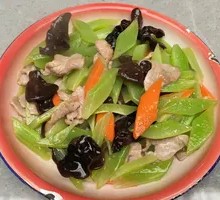 Stir-fried Pork with Lettuce