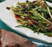 Donkey Meat Stir-Fried with Garlic Shoots