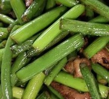 Stir-fried Garlic Shoots with Pork