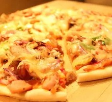 Honey Glazed Orlean Chicken Pizza