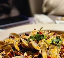 Spicy Stir-Fried Clams