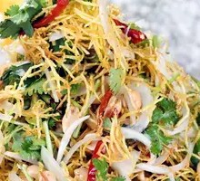Stir-Fried Bean Sprouts with Three Threads
