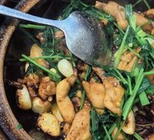 Stir-Fry Qingyuan Chicken Pot