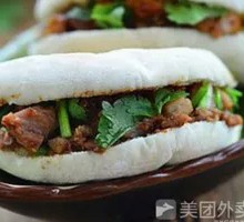 Braised Pork in Flatbread