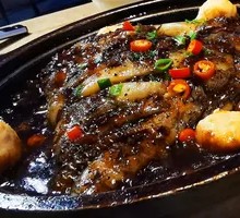 Black Pepper Fish Head in Stone Pot