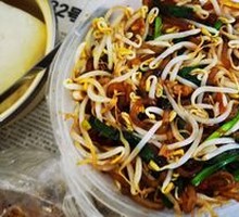 Stir-fried Bean Sprouts with Rice Noodles