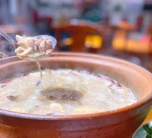 Pig's stomach and chicken hot pot base