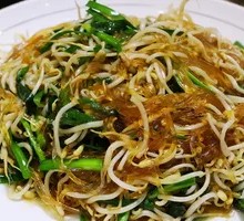 Stir-fried Bean Sprouts with Rice Noodles