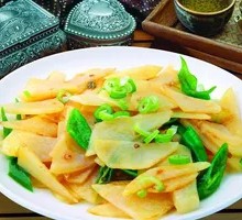 Stir-fried Potato Slices with Green Chili